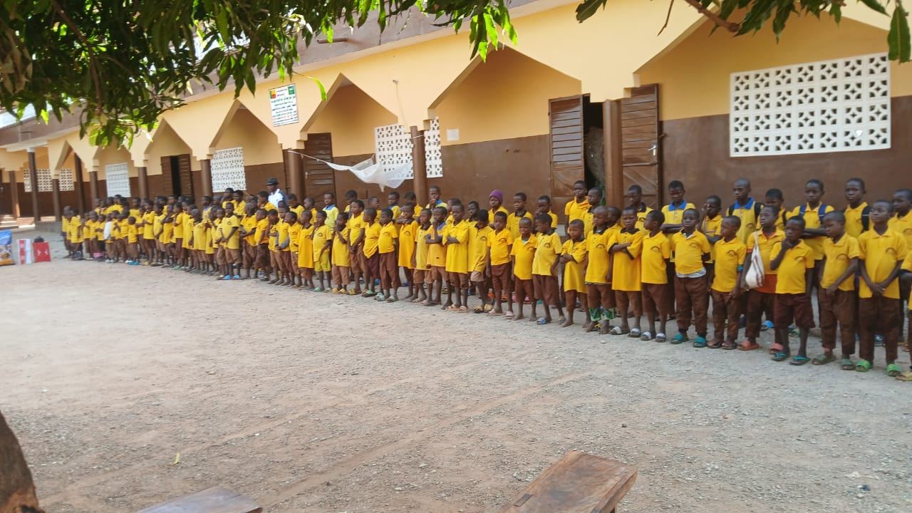Élèves d'une école soutenue par AL-ITTIHAD ONG, Bénin