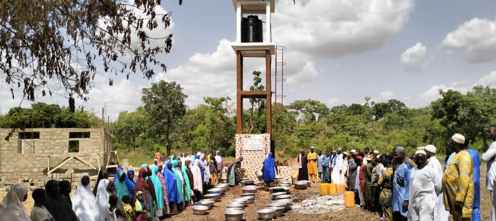 Château d'eau inauguré dans un village